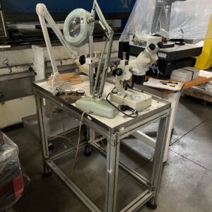 BANCO LABORATORIO CON ATTREZZATURE :