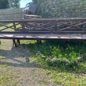 PANCA IN LEGNO CON SPALLIERA A STECCHE LUNG. CM.250