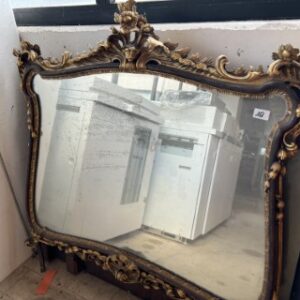 SPECCHIERA CON CORNICE INTAGLIATA