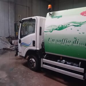 ISUZU SPAZZATRICE SZ400