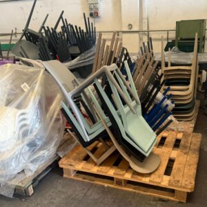 STOCK DI SEDIE IN PLASTICA VARI TIPI
